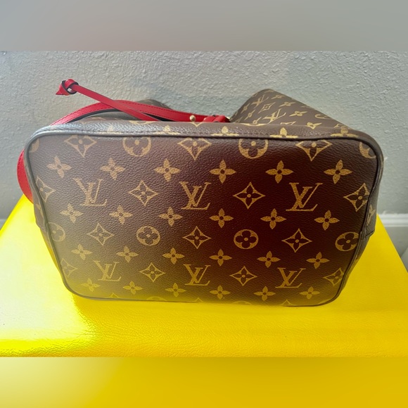 💯 % AUTHENTIC LOUIS VUITTON BAG WITH RECEIPT. - Picture 6 of 8